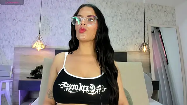 Snapshot of Sasha_Wolff chatting on 06-19-26, 02:12 Sasha Wolff online show from 06-19-26, 02:12