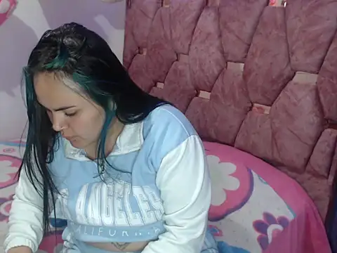 Snapshot of sammy_1211 chatting on 11-17-25, 10:36 sammy 1211 online show from 11-17-25, 10:36