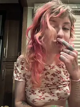 needlefaceUwU online show from 11-16-25, 09:25