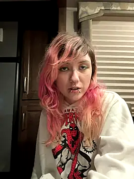 needlefaceUwU online show from 11-23-25, 01:04