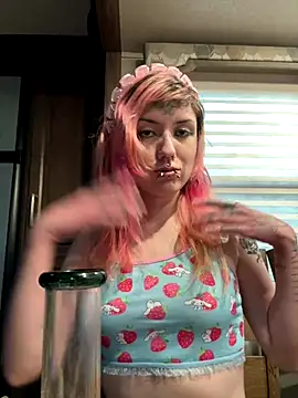 needlefaceUwU online show from 11-13-25, 11:19