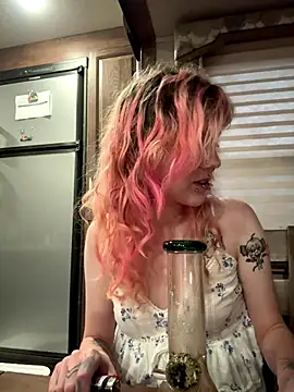 needlefaceUwU online show from 11-15-25, 12:47