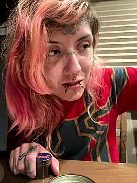 needlefaceUwU online show from 11-22-25, 08:35