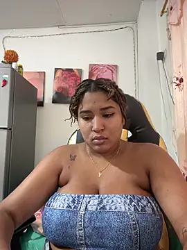 Snapshot of morena-2025 chatting on 06-18-26, 09:53 morena-2025 online show from 06-18-26, 09:53