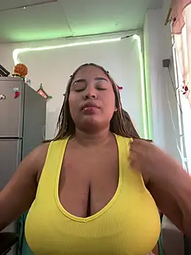 Snapshot of morena-2025 chatting on 07-09-26, 03:22 morena-2025 online show from 07-09-26, 03:22