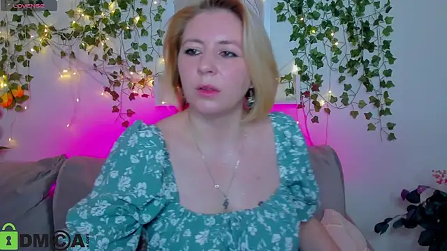 Snapshot of miss_lisaaa chatting on 11-15-25, 02:48 miss lisaaa online show from 11-15-25, 02:48