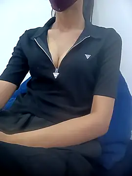 Sanaya 00 online show from 12-17-25, 06:18