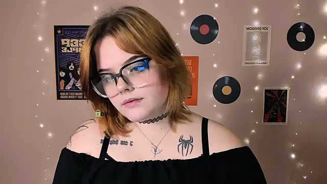 Snapshot of lika_pop chatting on 11-16-25, 10:20 lika pop online show from 11-16-25, 10:20