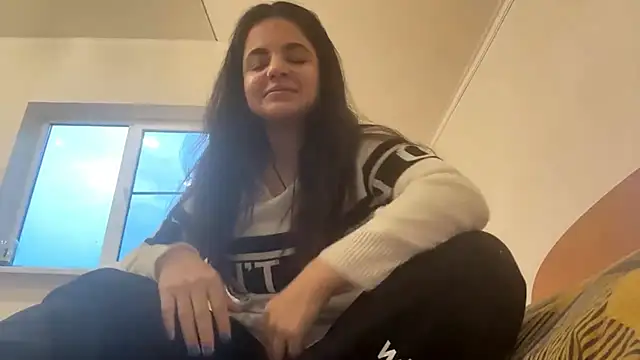 ArielleLeitao online show from 11-16-25, 01:49