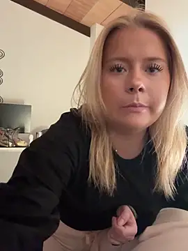 Snapshot of Sandraxoxox chatting on 11-23-25, 09:14 Sandraxoxox online show from 11-23-25, 09:14