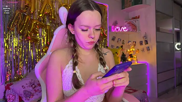 CheekySashaCharm online show from 12-20-25, 01:58