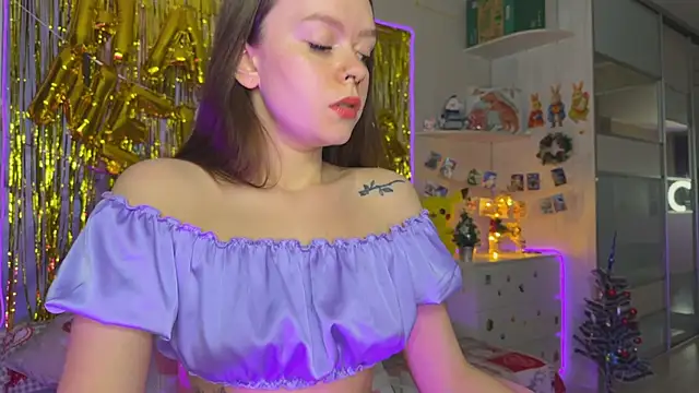 Snapshot of CheekySashaCharm chatting on 01-18-26, 01:03 CheekySashaCharm online show from 01-18-26, 01:03