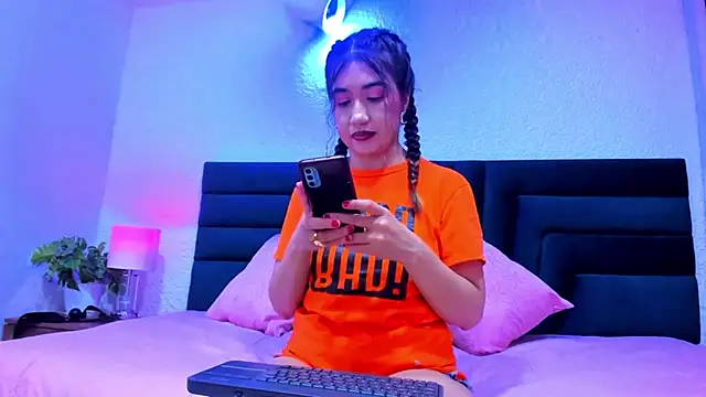 VictoriaRouge  online show from 04-09-26, 03:08