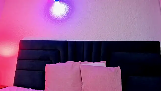 VictoriaRouge  online show from 04-28-26, 02:27