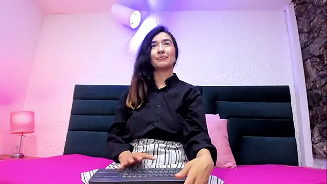 VictoriaRouge  online show from 05-30-26, 08:25