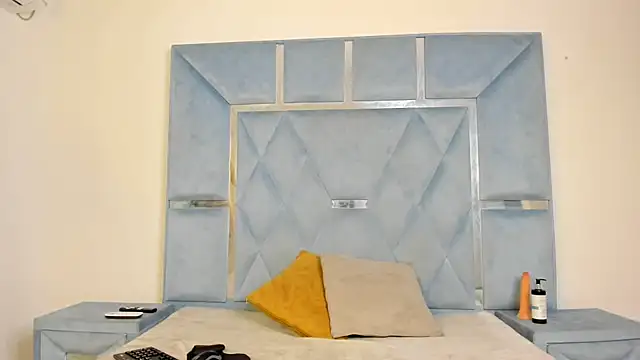 Snapshot of Kymasm chatting on 02-12-26, 01:00 Kymasm online show from 02-12-26, 01:00