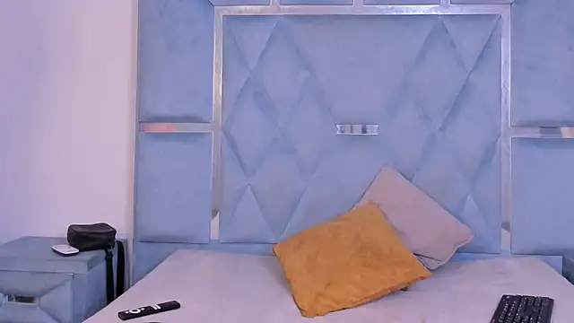 Snapshot of Kymasm chatting on 02-25-26, 01:11 Kymasm online show from 02-25-26, 01:11