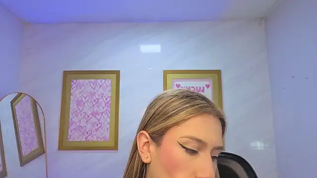 Evy Luxx v online show from 03-25-26, 04:12