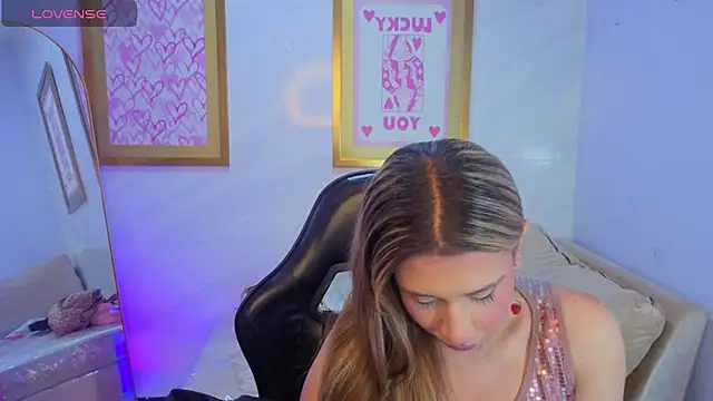 Evy Luxx v online show from 05-15-26, 08:51