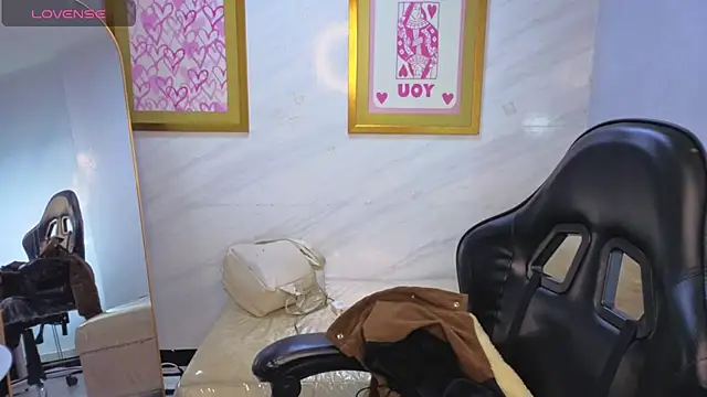 Evy Luxx v online show from 03-22-26, 03:43