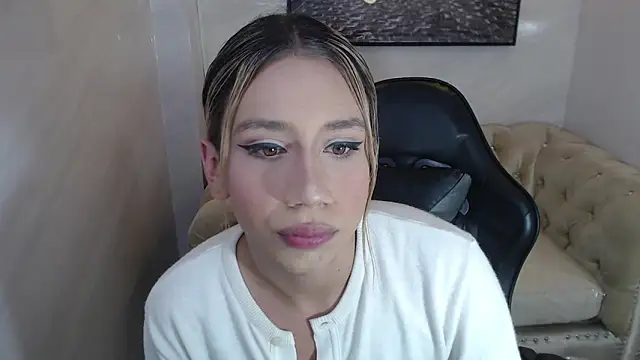 Evy Luxx v online show from 05-14-26, 04:09