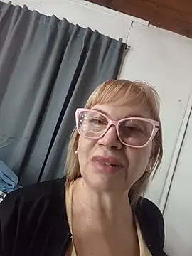 Snapshot of SexyMilf1211 chatting on 06-21-26, 07:41 SexyMilf1211 online show from 06-21-26, 07:41