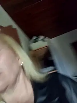 SexyMilf1211 online show from 03-17-26, 07:06