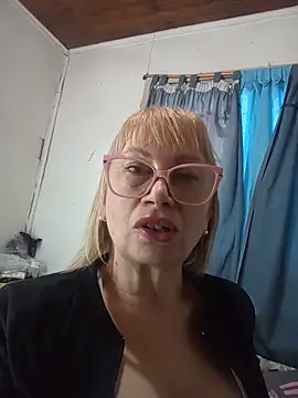 Snapshot of SexyMilf1211 chatting on 06-12-26, 12:14 SexyMilf1211 online show from 06-12-26, 12:14