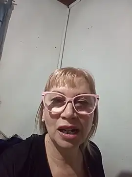 Snapshot of SexyMilf1211 chatting on 06-18-26, 01:05 SexyMilf1211 online show from 06-18-26, 01:05