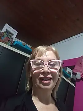 Snapshot of SexyMilf1211 chatting on 06-17-26, 02:38 SexyMilf1211 online show from 06-17-26, 02:38
