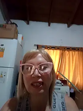 Snapshot of SexyMilf1211 chatting on 04-25-26, 05:43 SexyMilf1211 online show from 04-25-26, 05:43