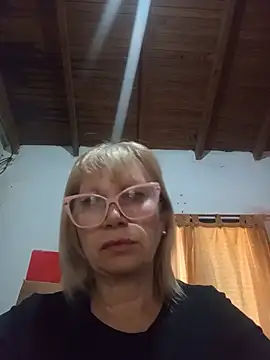 Snapshot of SexyMilf1211 chatting on 05-12-26, 04:57 SexyMilf1211 online show from 05-12-26, 04:57