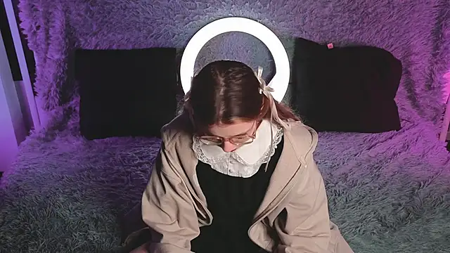 RochelCozzi online show from 12-15-25, 04:02