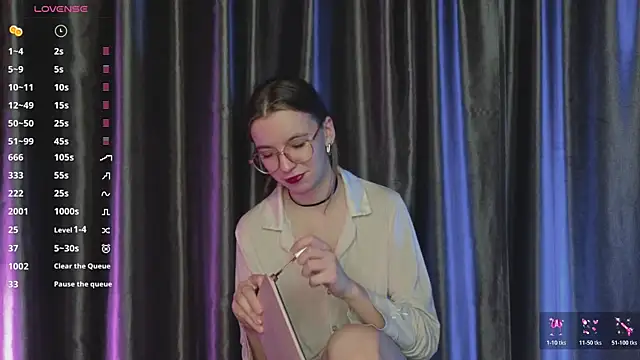 RochelCozzi online show from 12-21-25, 04:08