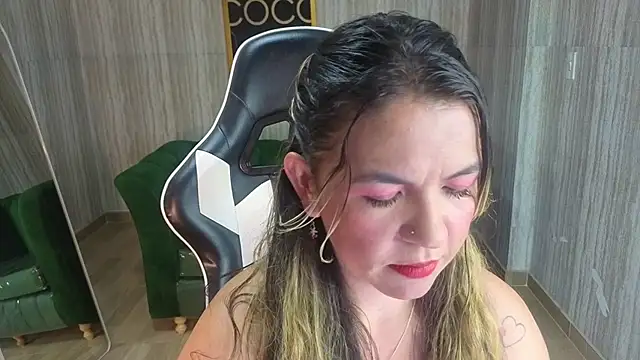 paula lorens t1  online show from 11-22-25, 02:54