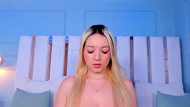 Snapshot of celeste_laureent chatting on 01-06-26, 12:09 celeste laureent online show from 01-06-26, 12:09