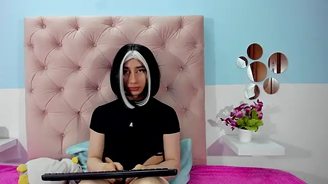 Charlothe 7 online show from 12-20-25, 04:15