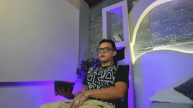 Valentino moretti online show from 12-01-25, 01:12