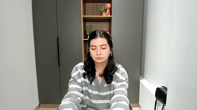 Snapshot of DelilaVanvliet chatting on 11-16-25, 10:09 DelilaVanvliet online show from 11-16-25, 10:09