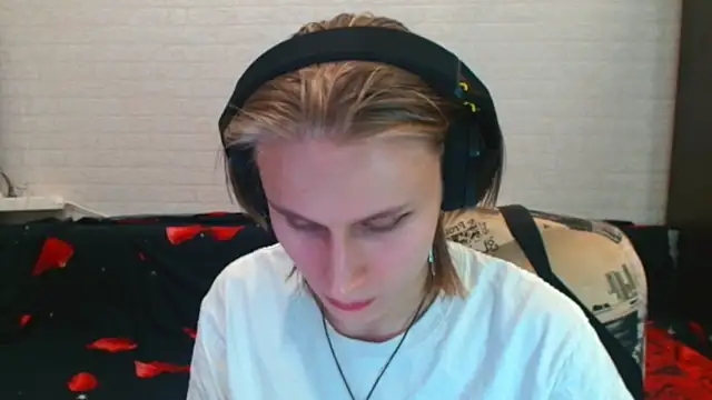 VerucaHalston online show from 11-20-25, 01:34