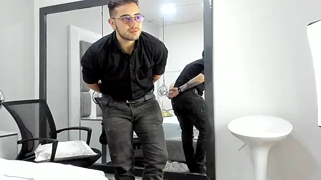 Ethan Greys online show from 11-20-25, 04:02