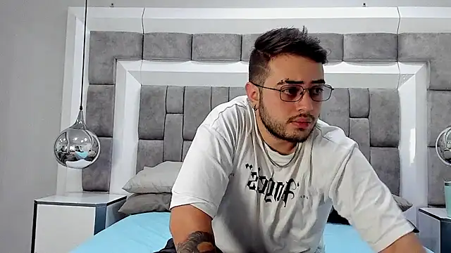 Ethan Greys online show from 11-25-25, 04:02