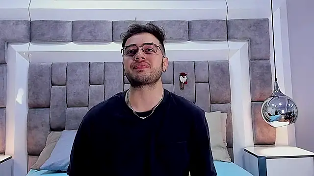 Snapshot of Ethan_Greys chatting on 11-17-25, 03:54 Ethan Greys online show from 11-17-25, 03:54