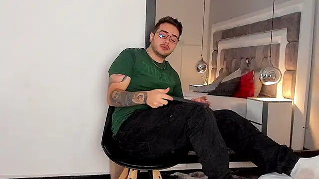 Ethan Greys online show from 11-30-25, 03:40