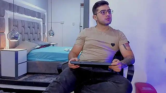 Ethan Greys online show from 12-19-25, 04:27