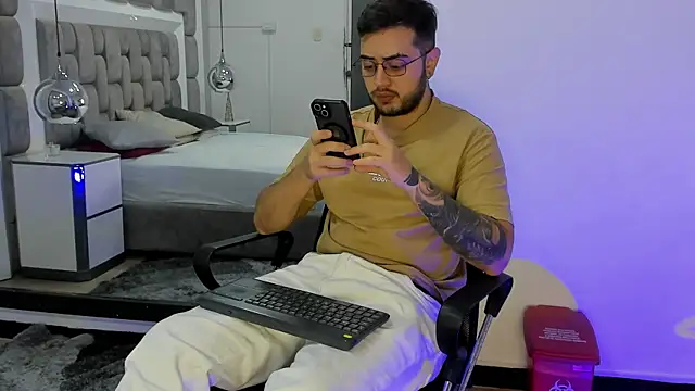 Ethan Greys online show from 12-14-25, 03:57