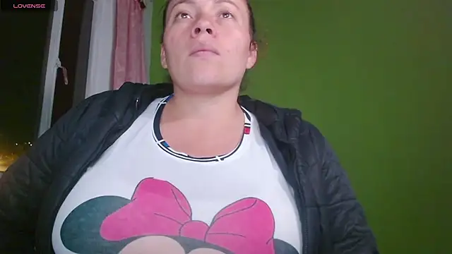 Snapshot of Rouse_hot_ chatting on 06-23-26, 12:52 Rouse hot online show from 06-23-26, 12:52