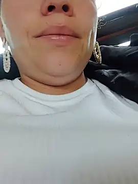 Snapshot of Rouse_hot_ chatting on 06-25-26, 01:38 Rouse hot online show from 06-25-26, 01:38