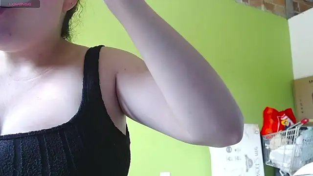 Snapshot of Rouse_hot_ chatting on 06-18-26, 06:35 Rouse hot online show from 06-18-26, 06:35