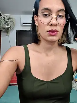 Snapshot of Mia_saaenz chatting on 11-17-25, 10:36 Mia saaenz online show from 11-17-25, 10:36